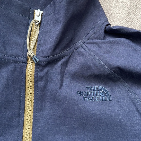 The northface small windbreaker - Picture 2 of 4